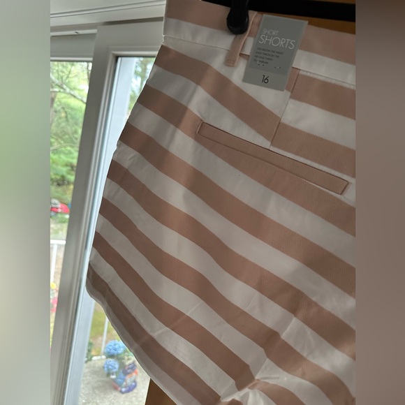Gap shorts, horizontal striped, NWT, size 16. - Picture 3 of 6